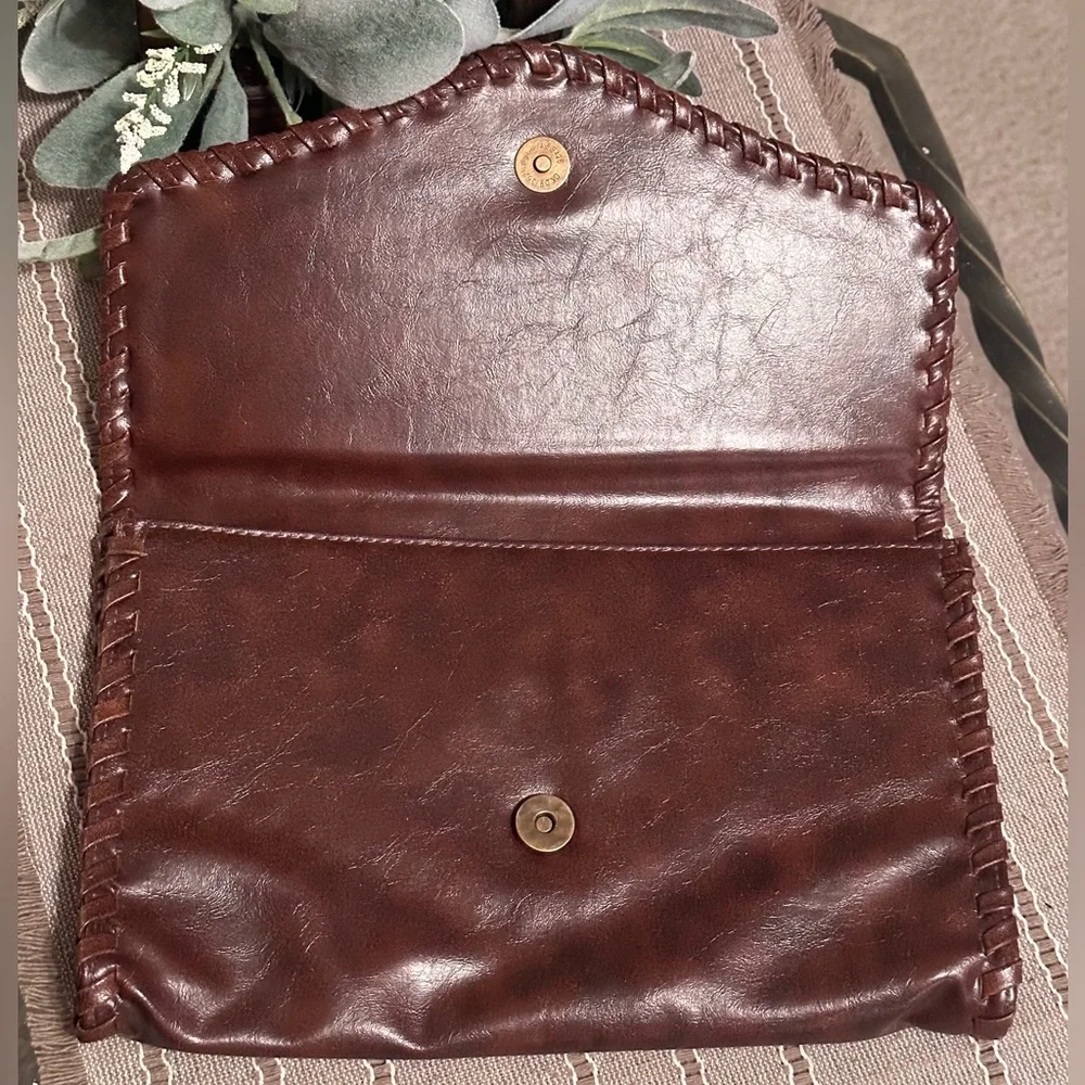 Twentyone | EUC Brown Boho Faux Leather Envelope Clutch Metallic Floral Accent